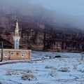 Panas Terik & Banyak Gurun, Kok Bisa Salju Turun di Arab?