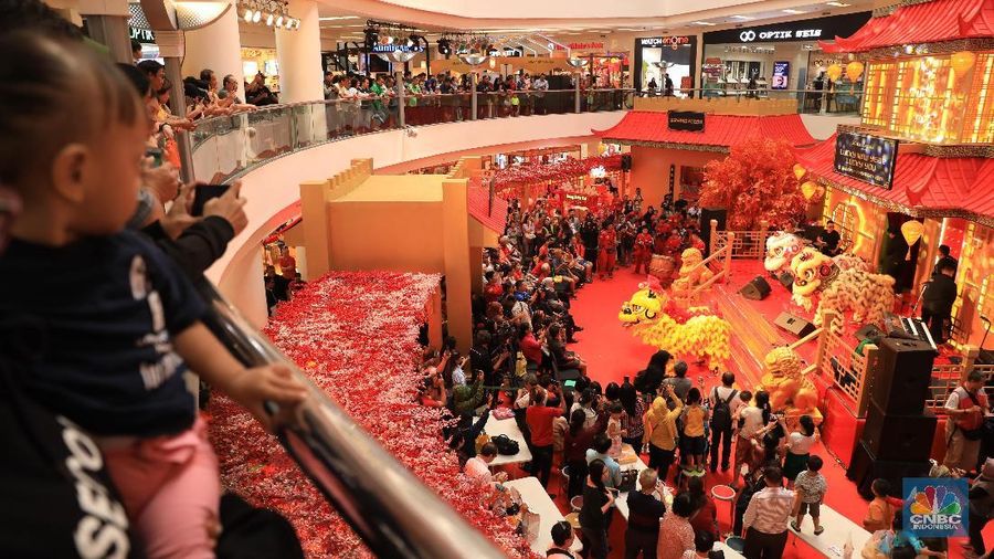 Mall Jakarta kini mulai dipenuhi ornamen Imlek