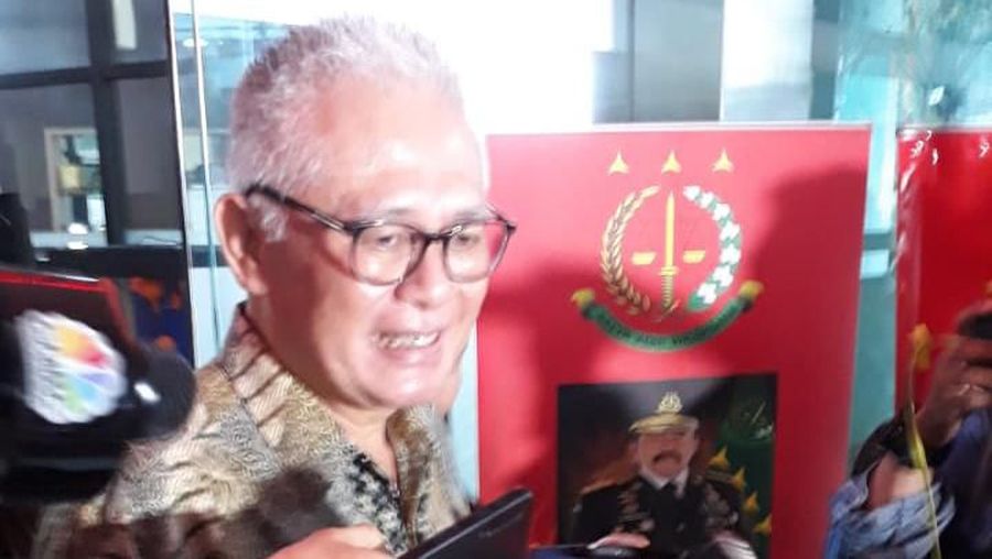 Direktur Utama PT Pan Arcadia Capital Irawan Gunari selesai diperiksa Kejagung.