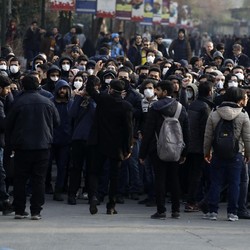 Iran Membara, Massa Serukan Demo Besar Tuntut Pemerintah