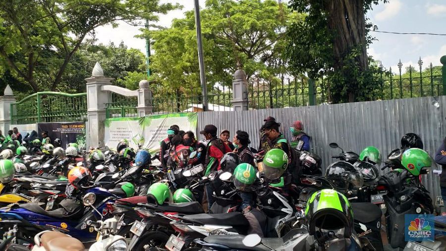 Kementerian Perhubungan (Kemenhub) mengatakan tarif ojek online (ojol) di Jabodetabek butuh dinaikkan. Para driver meminta tarif naik menjadi Rp 2.500/Km.