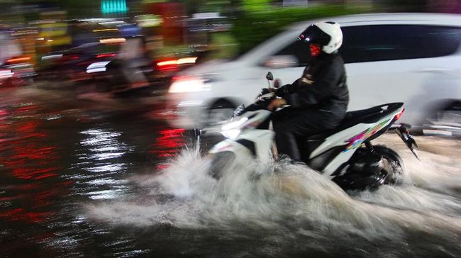 Hasil gambar untuk surabaya banjir 2020 pemkot