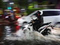 Surabaya Banjir, Pemkot Salahkan Sumbatan Sampah Pertokoan