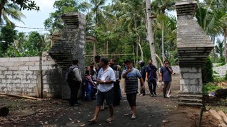 Raja dan Ratu Ditangkap, Warga Ramai Datangi Keraton Agung