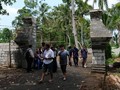 Raja dan Ratu Ditangkap, Warga Ramai Datangi Keraton Agung