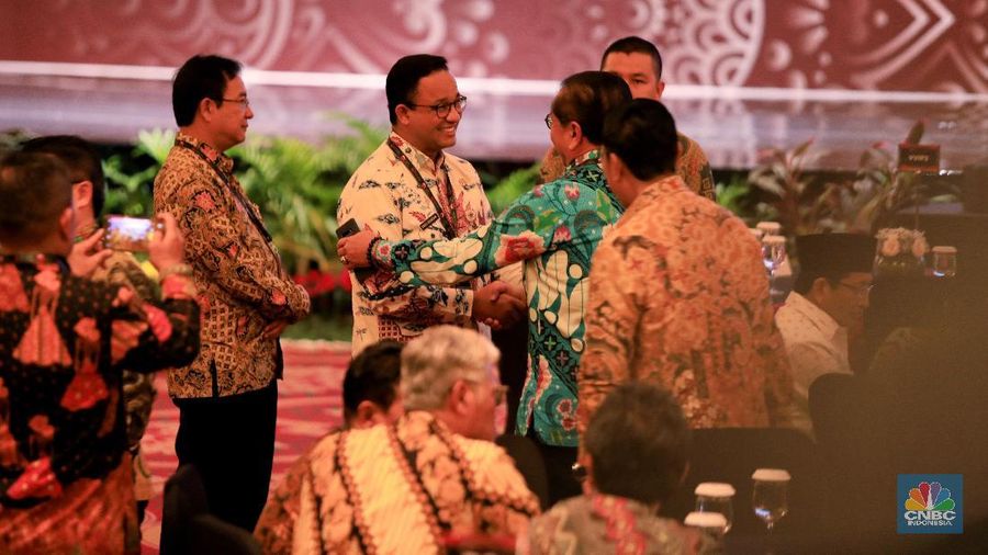 Istana, Erick Thohir & 'Total Football' Serang Gubernur Anies