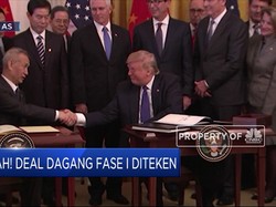 Wajah Sumringah Trump Saat Teken Damai Dagang Fase I AS-China