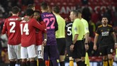 Para pemain Setan Merah merayakan kemenangan 1-0 atas Wolverhampton sekaligus memastikan ke babak keempat Piala FA. (AP Photo/Rui Vieira)