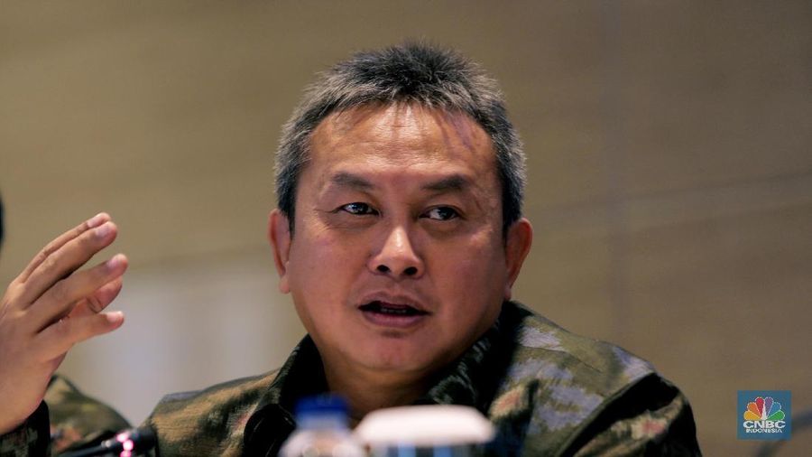 Kepala Eksekutif Pengawas Pasar Modal, Anggota Dewan Komisioner OJK, Hoesen M.M (CNBC Indonesia/Tri Susilo)