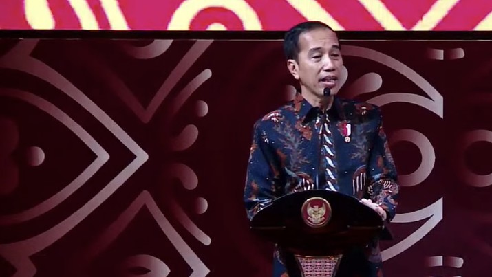 Jokowi Ngeluh Lagi Soal Aturan: Bikin Ruwet Kita Semua Presiden Joko Widodo (Jokowi) menjadi pembicara kunci dalam Pertemuan Tahunan Industri Jasa Keuangan di Ritz Carlton