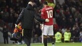 Striker MU, Marcus Rashford, mengalami cedera dan ditarik keluar digantikan Jesse Lingard pada menit ke-80. (AP Photo/Rui Vieira)