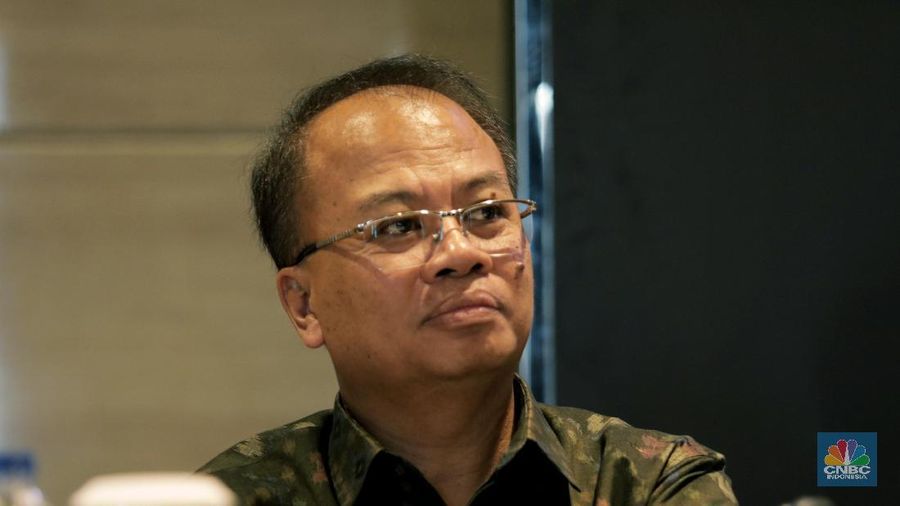 Ketua Dewan Audit Angggota Dewan Komisioner OJK Ahmad Hidayat (CNBC Indonesia/Tri Susilo)