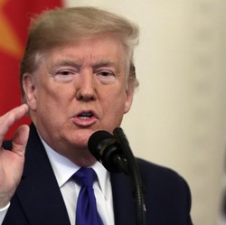 Heboh! Donald Trump vs Ayatollah Khamenei 'Perang' di Twitter