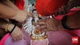 Pencucian itu disebut hanya memakai sabun deterjen dan air, tanpa ada ritual lebih lanjut. (CNN Indonesia/Adhi Wicaksono)