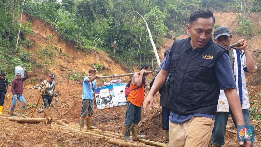 Perjalanan Relawan CT Arsa ke Desa Terisolir di Bogor