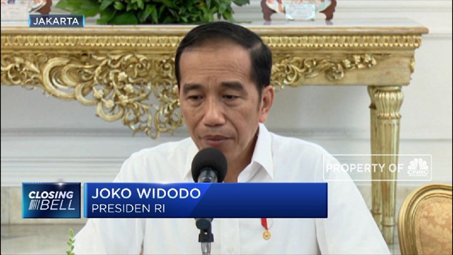 Presiden Jokowi membuka peluang untuk merevisi Undang-Undang OJK merespons masalah yang menyeret perusahaan asuransi nasional.