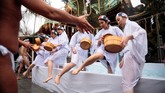 Festival ini dilakukan di berbagai kuil Shinto di Jepang dan dilakukan di waktu yang berbeda-beda. (Photo by Behrouz MEHRI / AFP)