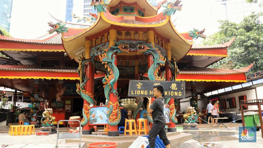 Ritual tersebut sebagai bentuk penghormatan dan upaya pensucian diri menjelang perayaan Imlek