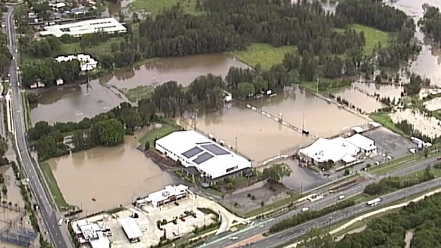Hujan deras menghantam bagian negara bagian New South Wales dan Queensland di Australia pada Sabtu yang menyebabkan banjir