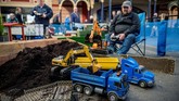 Pameran ini sudah digelar 24 kali dan menampilkan sekitar 2.000 miniatur yang berasal lebih dari 40 komunitas. (Photo by Tolga Akmen / AFP)