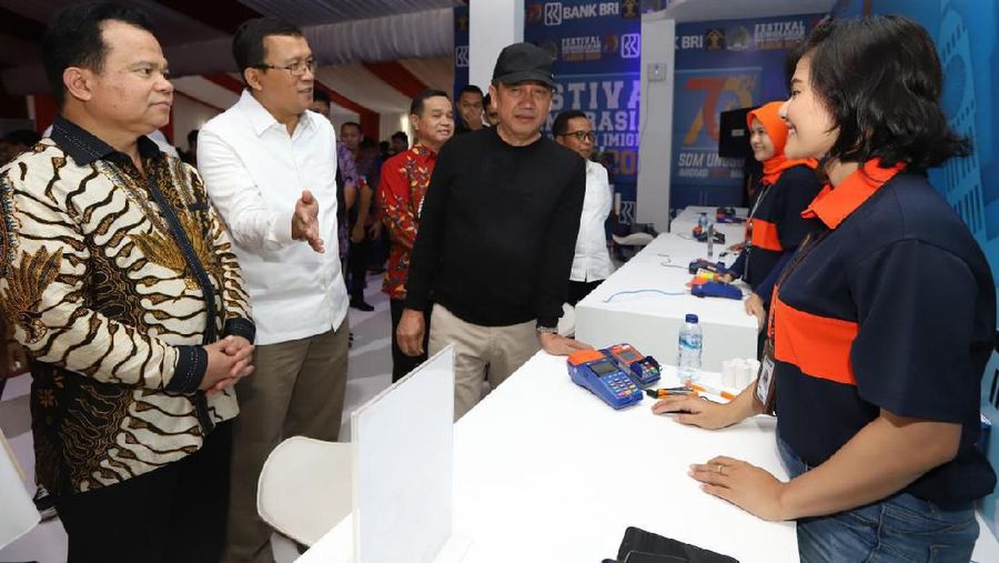 Melalui acara yang digelar selama 2 hari ini, Ditjen Imigrasi didukung oleh Bank BRI menggelar pelayanan Paspor Simpatik.