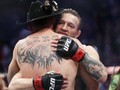 Momen Haru McGregor Peluk Nenek Cowboy Cerrone