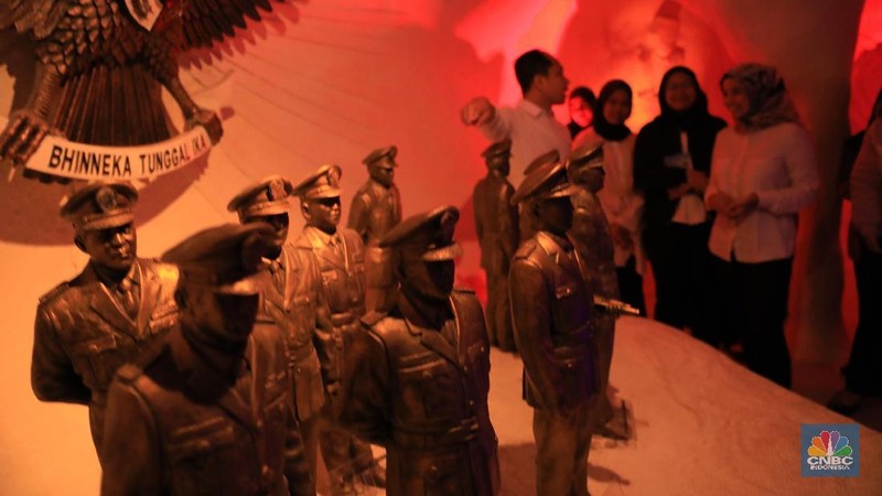 Kunjungan para siswa ke Diorama Sejarah Perjalanan Bangsa ANRI.