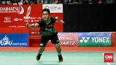 Anthony Ginting berduel sengit melawan Anders Antonsen di final nomor tunggal putra. (CNN Indonesia/Andry Novelino)