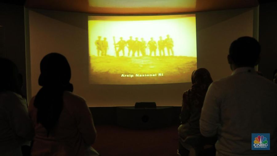 Kunjungan para siswa ke Diorama Sejarah Perjalanan Bangsa ANRI.