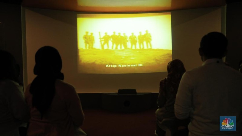 Kunjungan para siswa ke Diorama Sejarah Perjalanan Bangsa ANRI.