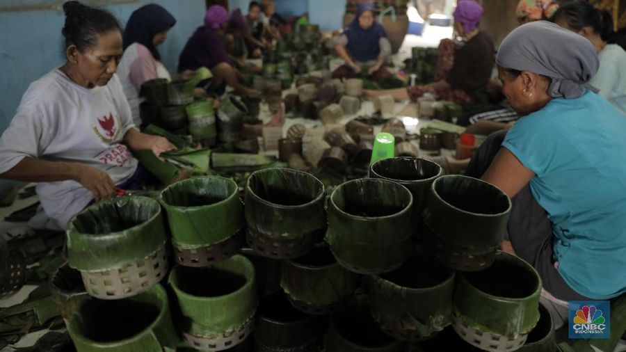 Dodol dan kue keranjang merupakan penganan khas pada periode Imlek.