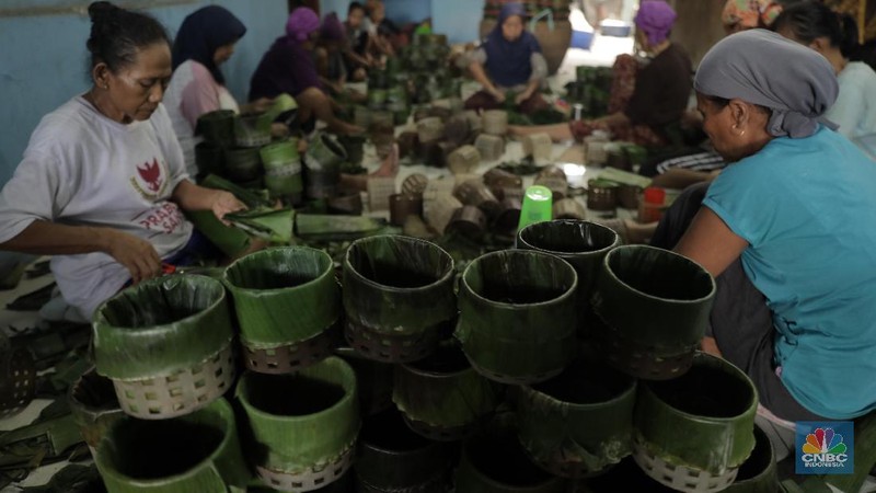 Dodol dan kue keranjang merupakan penganan khas pada periode Imlek.