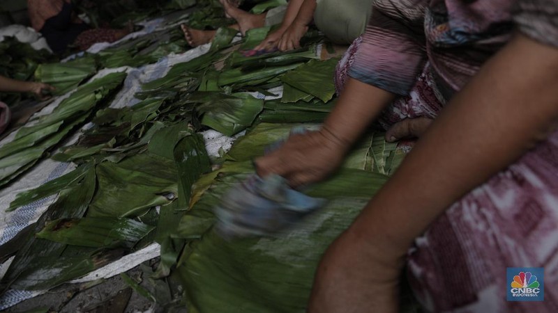 Dodol dan kue keranjang merupakan penganan khas pada periode Imlek.