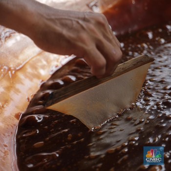 Menu Khas Imlek! Intip Proses Pembuatan Dodol & Kue Keranjang