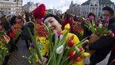 Hari Tulip Nasional menandai pembukaan musim Bunga Tulip untuk industri bunga Belanda. (AP Photo/Peter Dejong)