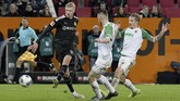 Erling Haaland kemudian mencetak gol keduanya pada menit ke-70 lewat umpan Thorgan Hazard. Gol Haaland sempat dianulir wasit sebelum dipulihkan VAR. (Stefan Puchner/dpa via AP)