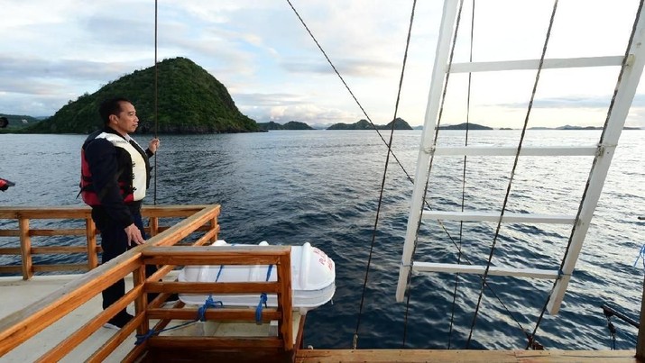 Jokowi Minta Menteri 'Gercep' Bangun Labuan Bajo Pengembangan destinasi super premium Labuan Bajo akan dibenahi secara menyeluruh pada awal tahun ini.