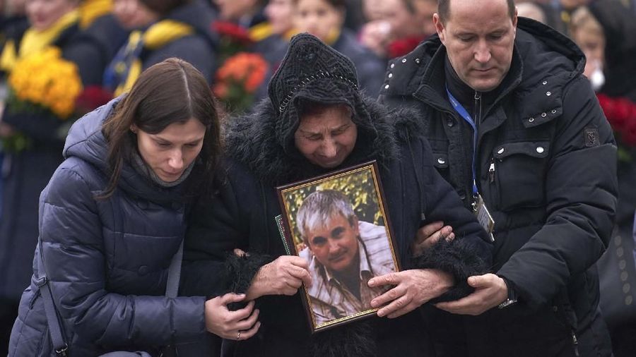 Jenazah 11 warga Ukraina yang meninggal ketika rudal Iran menembak jatuh Ukarine International Airlines 8 Januari lalu sampai di Kiev.