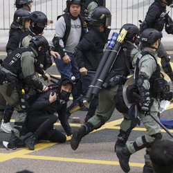 Demo Hong Kong Panas Lagi, 200 Orang Ditangkap