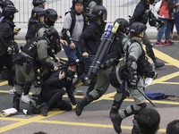 Demo Hong Kong Panas Lagi, 200 Orang Ditangkap