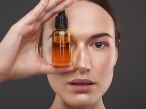 Oil Gritting, Beauty Hacks untuk Hempaskan Komedo yang Viral di TikTok
