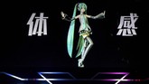 Hatsune Miku adalah penyanyi virtual buatan Jepang yang bau saja menggelar konser di Paris pada pekan lalu. (Photo by Christophe ARCHAMBAULT / AFP)