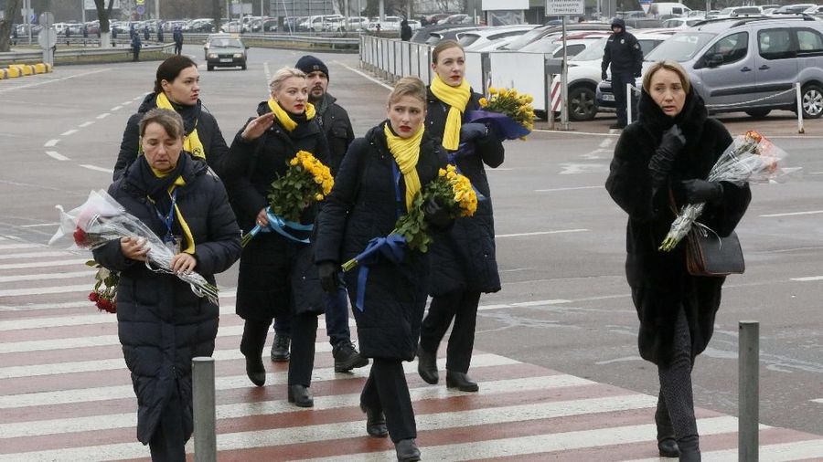 Jenazah 11 warga Ukraina yang meninggal ketika rudal Iran menembak jatuh Ukarine International Airlines 8 Januari lalu sampai di Kiev.