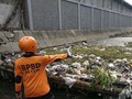 Sampah Menumpuk, BPBD Jatim Bersihkan Sungai Buntung Sidoarjo