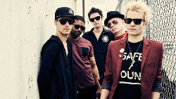 SUM 41 Resmi Bubar, Tutup Panggung Terakhir di Toronto
