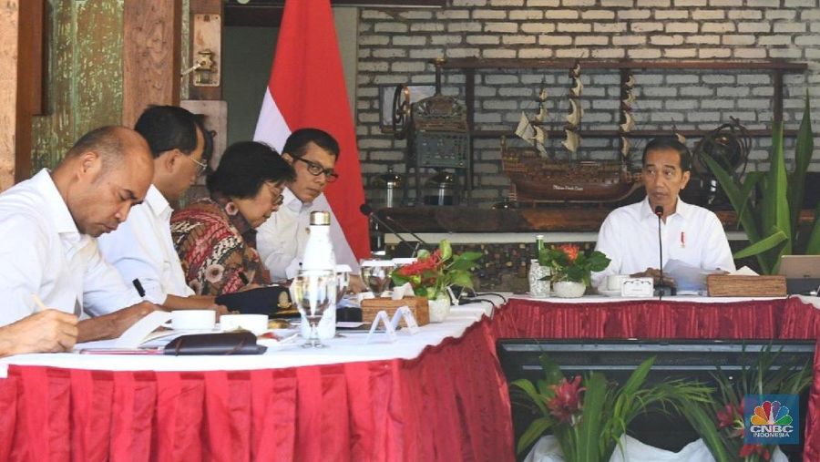 Demikian dikatakan Jokowi saat memimpin rapat terbatas mengenai pengembangan destinasi wisata Labuan Bajo di Plataran Komodo Resort.