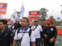Draft RUU 'Cilaka' Belum Juga Masuk ke DPR, Ada Apa?