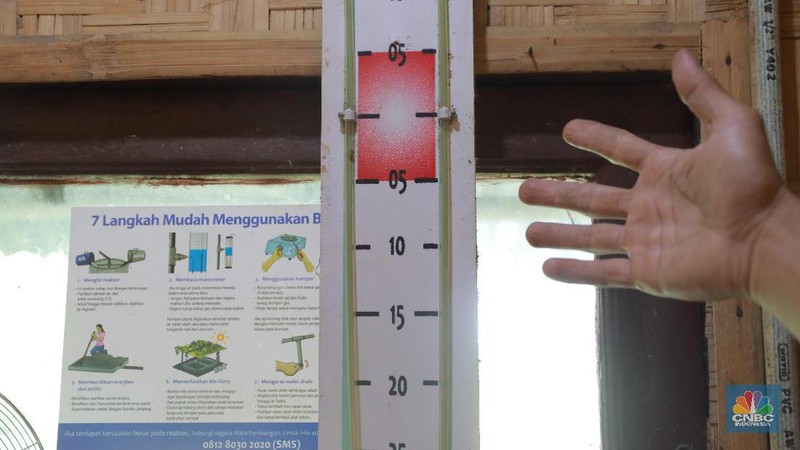 Simak proses pengolahan biogas di peternakan sapi milik Pondok Pesantren Assyafaat, Depok, Jawa Barat.