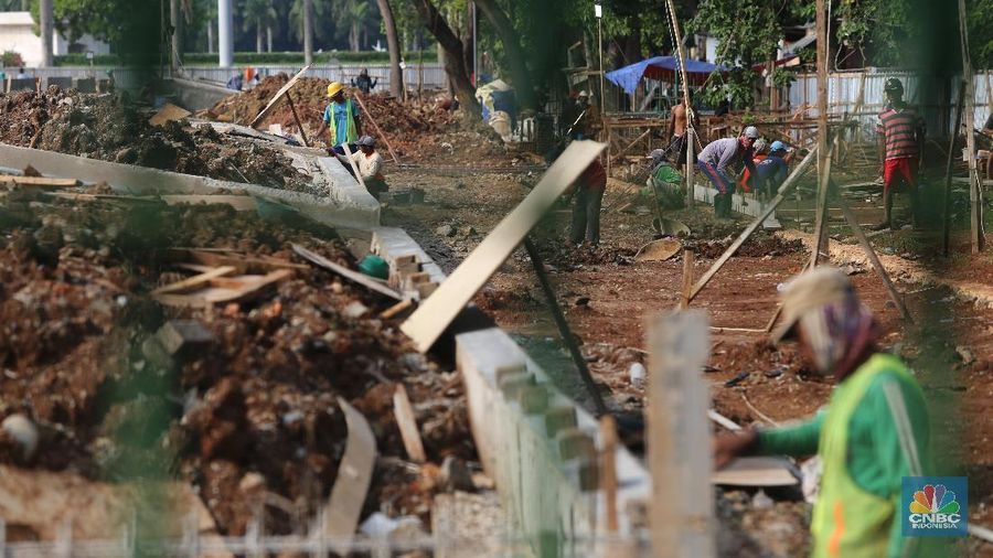 Pemprov DKI Jakarta melakukan revitalisasi kawasan Monas, Jakarta Pusat.