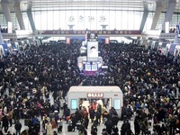 Menyemut, Ribuan Orang Mudik Jelang Imlek di China